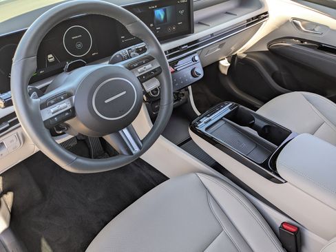 Certified 2025 Hyundai Tucson Limited image 28