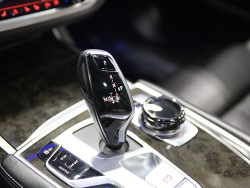 Used 2019 BMW 750i xDrive w/ Executive Package AWD/4WD image 31
