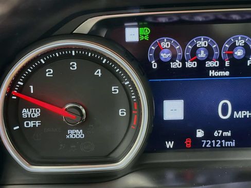 Used 2019 Chevrolet Silverado 1500 High Country w/ Technology Package AWD/4WD image 13