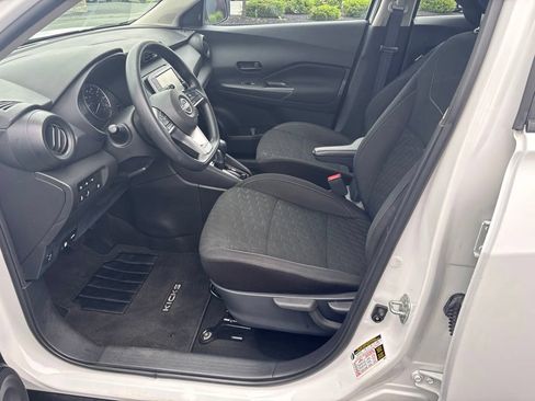 Used 2022 Nissan Kicks S w/ Interior Electronics Package FWD image 12