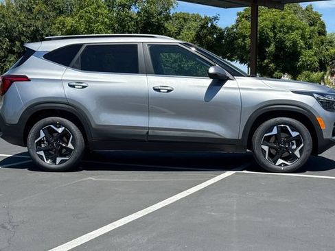 New 2026 Kia Seltos EX FWD image 3
