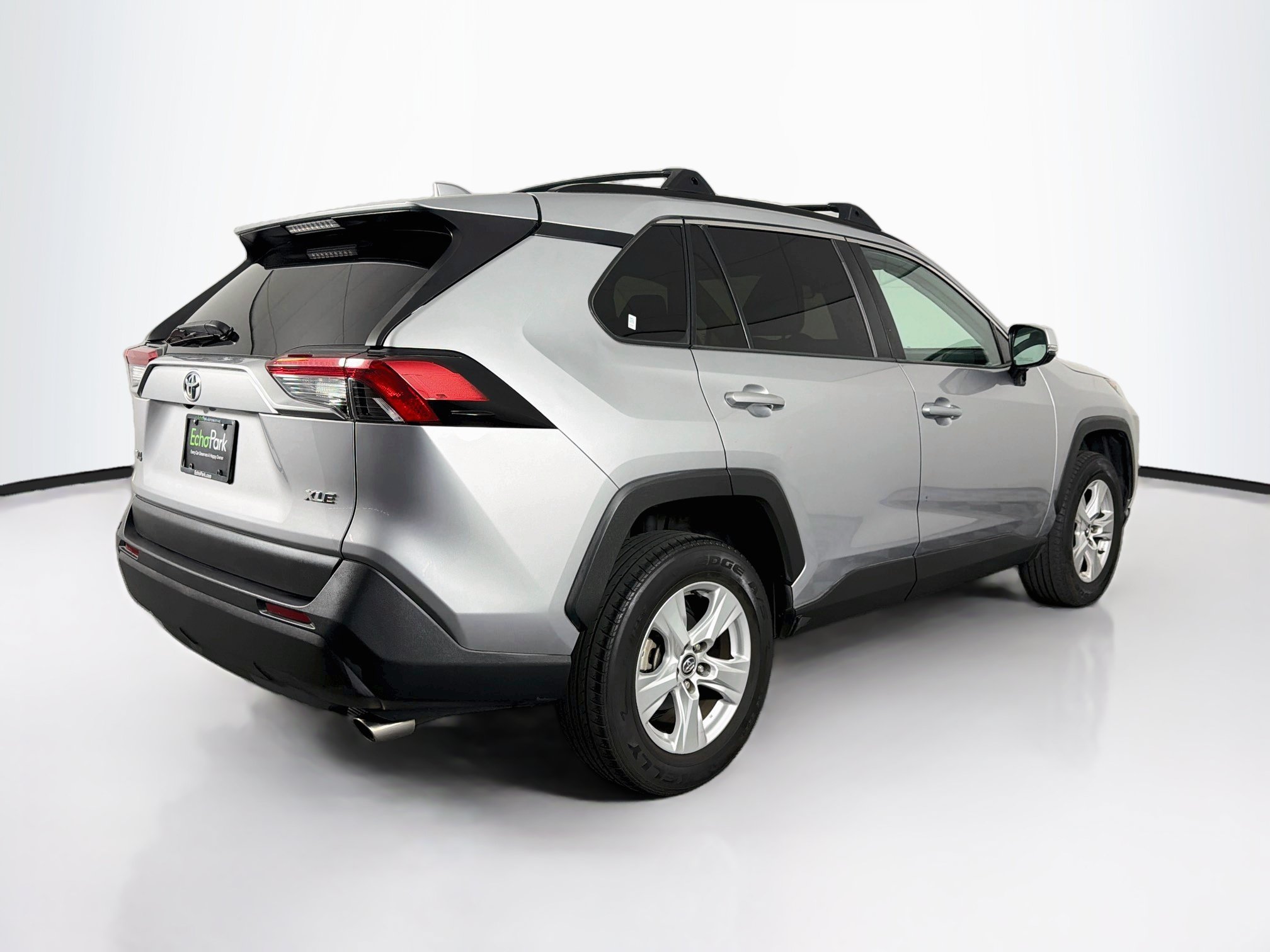 Used 2020 Toyota RAV4 XLE w/ Convenience Package FWD image 9