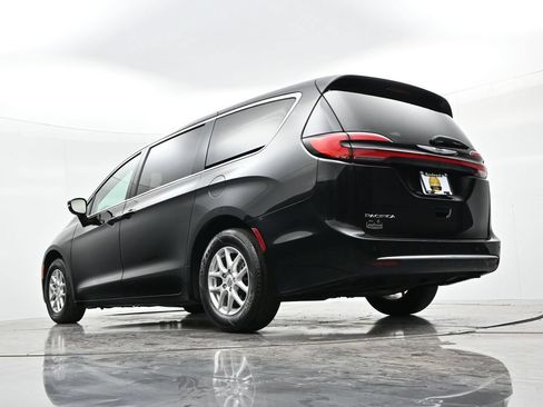 Used 2024 Chrysler Pacifica Touring-L FWD image 21