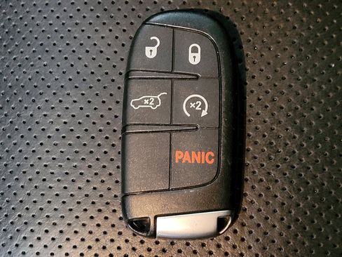 Used 2019 Jeep Grand Cherokee Overland AWD/4WD image 32