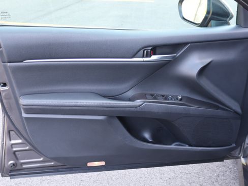 Used 2022 Toyota Camry XLE FWD image 19