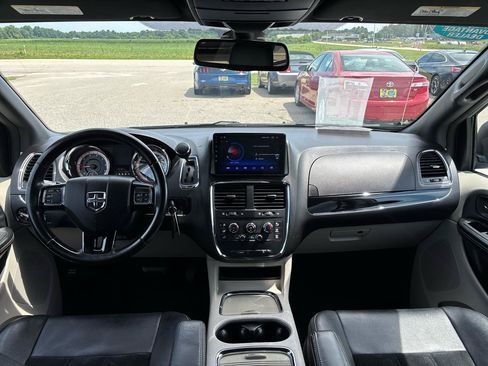 Used 2018 Dodge Grand Caravan SXT FWD image 12