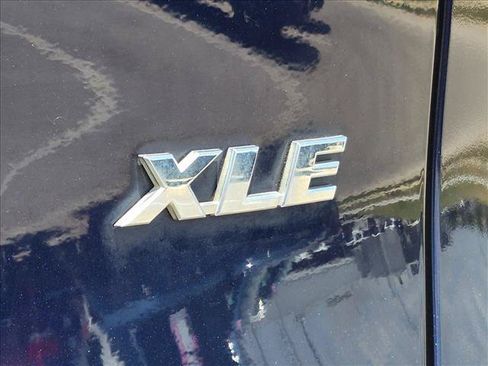 Used 2019 Toyota RAV4 XLE FWD image 23