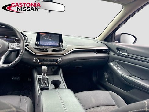 Used 2025 Nissan Altima 2.5 SV FWD image 30