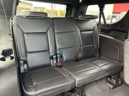 Used 2023 Chevrolet Suburban Premier image 25