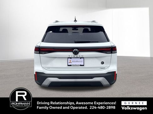 New 2026 Volkswagen Tiguan SE AWD/4WD image 8