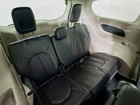 Used 2024 Chrysler Pacifica Touring-L FWD image 26