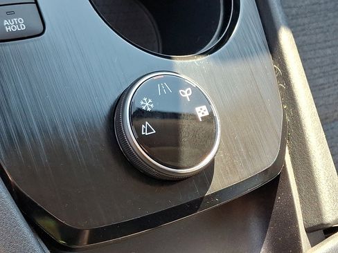 Used 2022 Nissan Rogue SV image 25