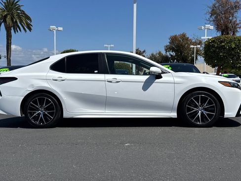 Used 2022 Toyota Camry SE FWD image 4