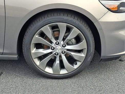 Certified 2018 Chevrolet Malibu Premier w/ Premier Sun and Wheel Package FWD image 8