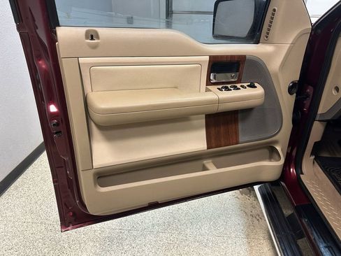 Used 2004 Ford F150 Lariat image 9