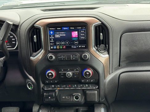 Used 2022 Chevrolet Silverado 2500 High Country AWD/4WD image 16