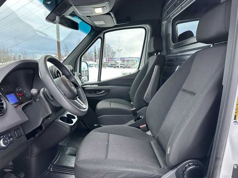 Used 2023 Mercedes-Benz Sprinter 2500 image 22