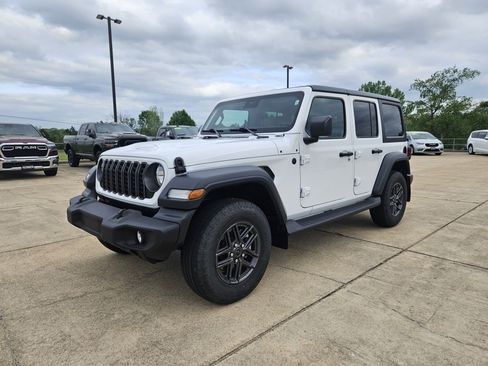 Used 2024 Jeep Wrangler Sport S image 2