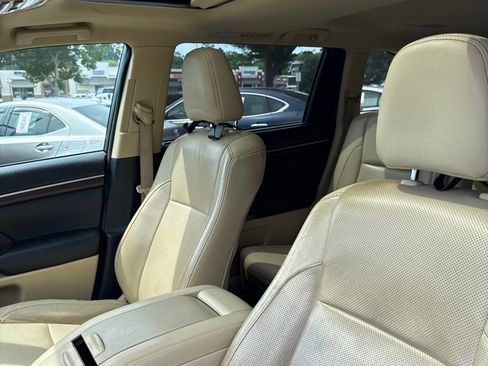 Used 2015 Toyota Highlander Limited FWD image 16