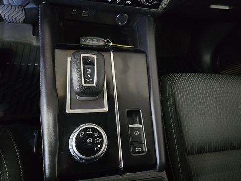 Used 2024 Mitsubishi Outlander ES image 19