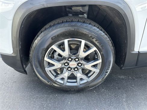 Used 2023 GMC Acadia SLT w/ LPO, Floor Liner Package image 10