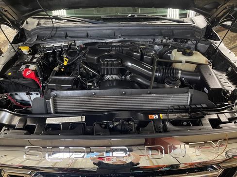 Used 2016 Ford F250 XLT w/ XLT Premium Package AWD/4WD image 10