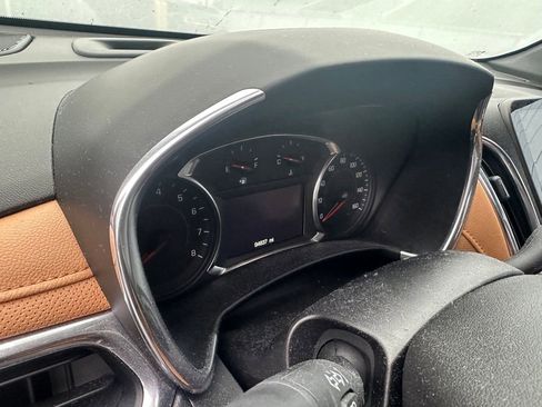 Used 2018 Chevrolet Equinox Premier image 17