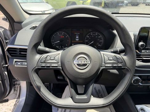 Used 2023 Nissan Altima 2.5 S FWD image 11