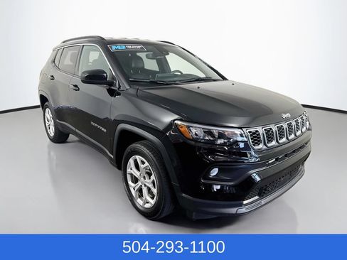Used 2024 Jeep Compass Latitude AWD/4WD image 4