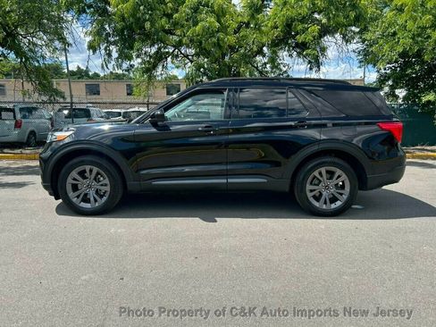 Used 2023 Ford Explorer XLT w/ Equipment Group 202A AWD/4WD image 17
