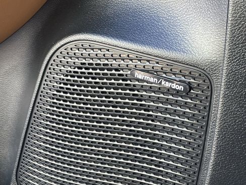 Used 2023 Chrysler Pacifica Pinnacle image 19