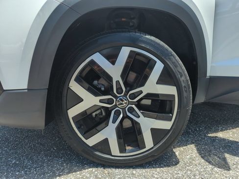 Used 2022 Volkswagen Taos SEL AWD/4WD image 48