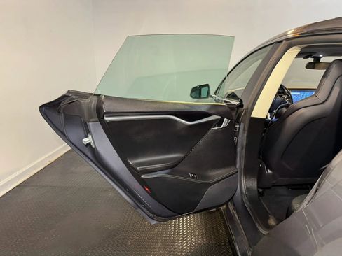 Used 2013 Tesla Model S Performance RWD image 19