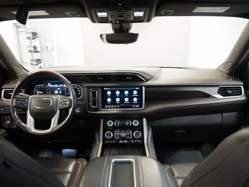 Used 2021 GMC Yukon XL Denali w/ Denali Premium Package image 24