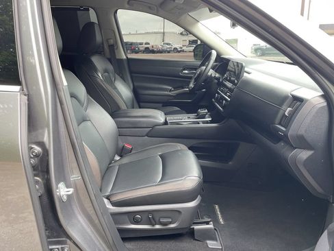 Used 2023 Nissan Pathfinder SL w/ Lighting Package (N92) FWD image 36
