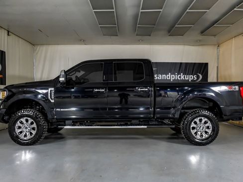 Used 2019 Ford F250 XLT w/ XLT Premium Package image 11
