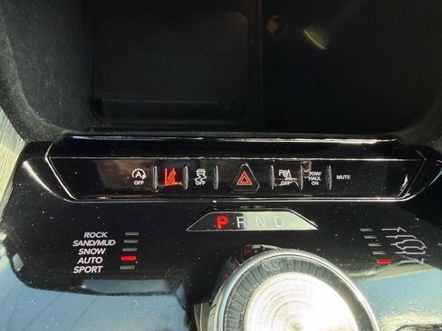 Used 2024 Jeep Wagoneer L Series III w/ Flexible Seating Group AWD/4WD image 35