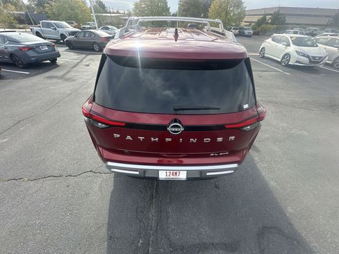 Certified 2024 Nissan Pathfinder SL image 32
