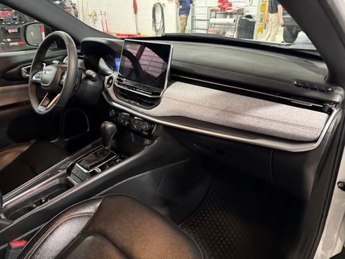 Used 2024 Jeep Compass Latitude image 7