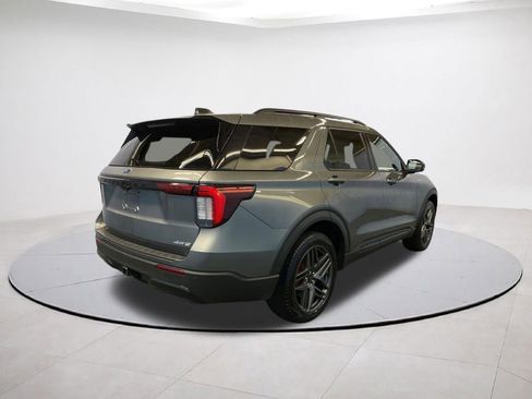 Used 2025 Ford Explorer ST-Line w/ ST-Line Street Pack AWD/4WD image 6
