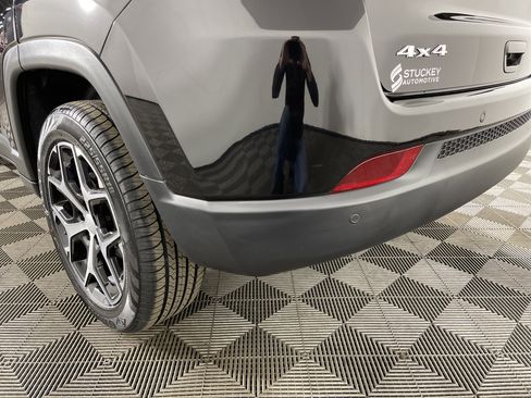 Used 2024 Jeep Compass Limited image 6