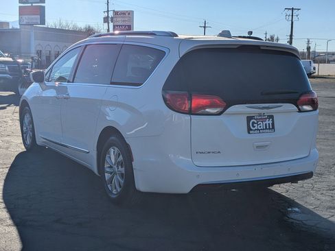 Used 2018 Chrysler Pacifica Touring-L Plus image 8