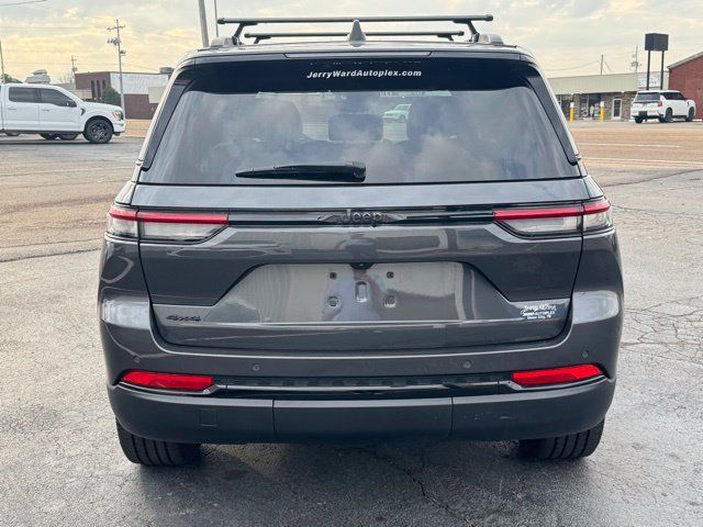 Used 2023 Jeep Grand Cherokee Altitude AWD/4WD image 4