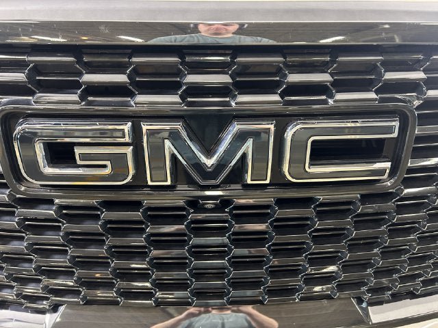Used 2024 GMC Yukon XL Denali Ultimate AWD/4WD image 9