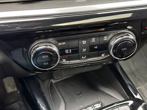 Used 2024 Chevrolet Trax RS w/ Sunroof Package image 25