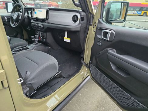 New 2025 Jeep Gladiator Willys image 11