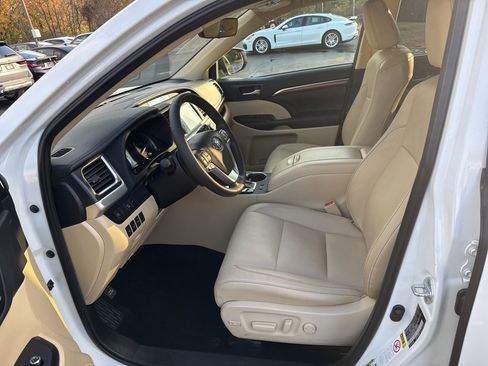 Used 2019 Toyota Highlander Limited image 11