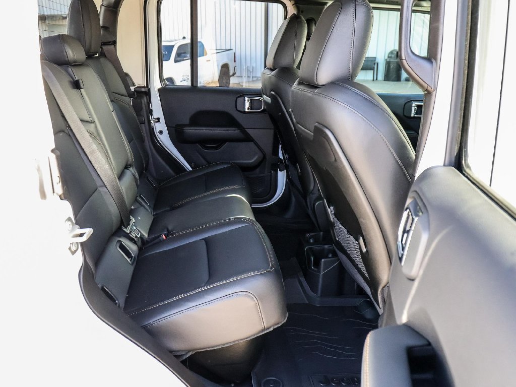 Used 2025 Jeep Gladiator Mojave AWD/4WD image 16