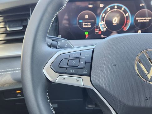 New 2026 Volkswagen Tiguan SE AWD/4WD image 17