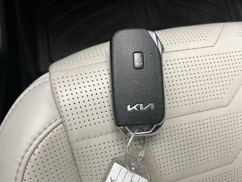 Used 2022 Kia Telluride SX w/ SX Prestige Package image 30